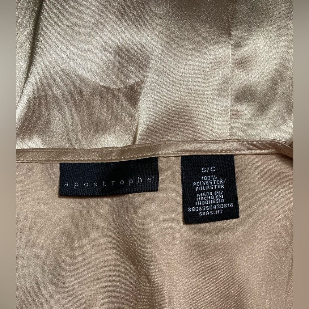 Apostrophe gold ruffle button up sleeveless blouse - Picture 2 of 4